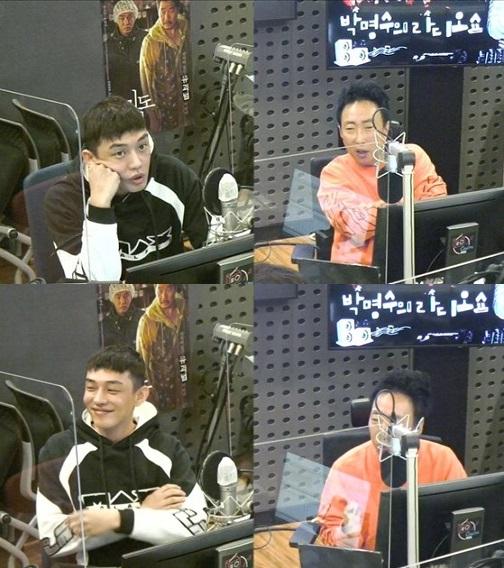 '라디오쇼' 유아인이 출연했다. KBS '라디오쇼' 보이는 라디오 캡처