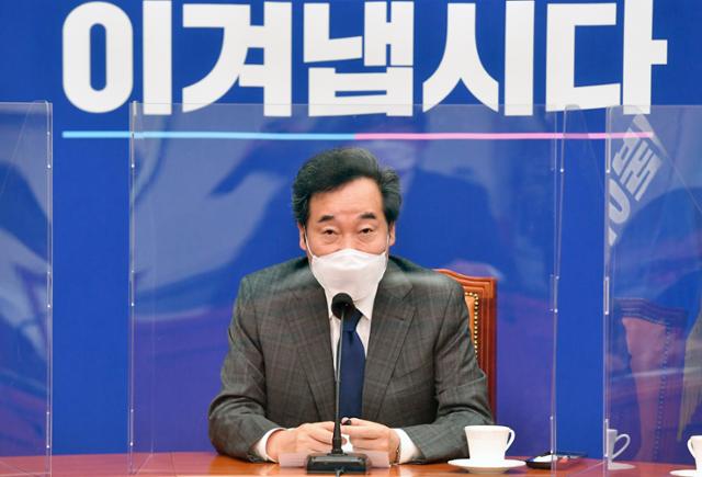 이낙연 더불어민주당 대표가 8일 국회에서 열린 민주당 법제사법위원 연석회의에서 발언하고 있다. 연합뉴스