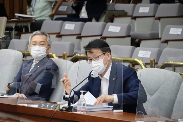 임호선 더불어민주당 의원이 9월 30일 국회에서 열린 예산결산특별위원회에서 질의하고 있다. 임호선 더불어민주당 의원실 제공.