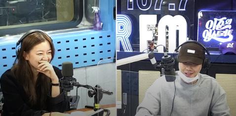 고아성(왼쪽)이 SBS 파워FM '이준의 영스트리트'에서 서태지를 향한 팬심을 드러냈다. 방송 캡처