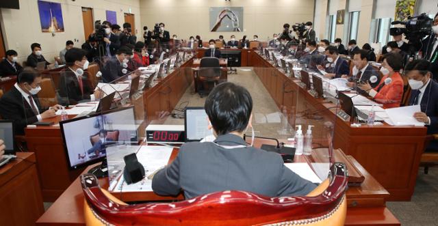 국회 과학기술정보방송통신위원회가 지난 15일 한국방송공사, 한국교육방송공사 국정감사를 하고 있다. 오대근 기자