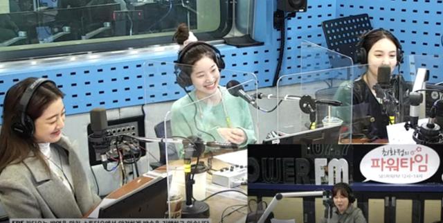 지효 다현 나연(왼쪽부터 차례로)이 SBS 파워FM '최화정의 파워타임'에서 최애 수록곡에 대해 이야기했다. 보이는 라디오 캡처