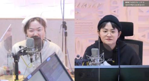 이수현(왼쪽)이 MBC FM4U '정오의 희망곡 김신영입니다'에서 아이유 백예린에 대해 이야기했다. 보이는 라디오 캡처