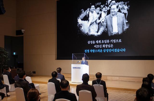 김기남 삼성전자 대표이사 부회장이 2일 수원 삼성 디지털시티에서 열린 창립 51주년 기념식에서 기념사를 하고 있다. 삼성전자 제공.