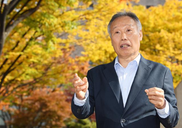 지난달 28일 숭실대에서 만난 구자삼 전 교수는 "우리 세대의 경험은 개발도상국에게 보배 같은 역할을 할 수 있다"며 은퇴 후 해외로 눈을 돌려볼 것을 추천했다. 배우한 기자