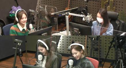 쯔위 미나 사나가 KBS 쿨FM '정은지의 가요광장'에서 게스트로 활약했다. 보이는 라디오 캡처