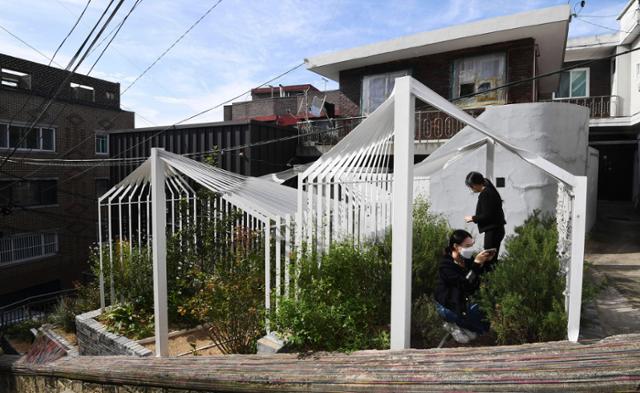 서울 용산구 해방촌에 만들어진 '쪽모이 정원'. 배우한 기자