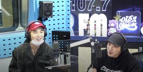 송민호(왼쪽)가 SBS 파워FM '이준의 영스트리트'에서 이준의 질문에 답했다. 보이는 라디오 캡처