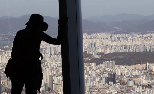 4일 송파구 서울스카이에서 바라본 서울 시내 아파트 모습. 연합뉴스