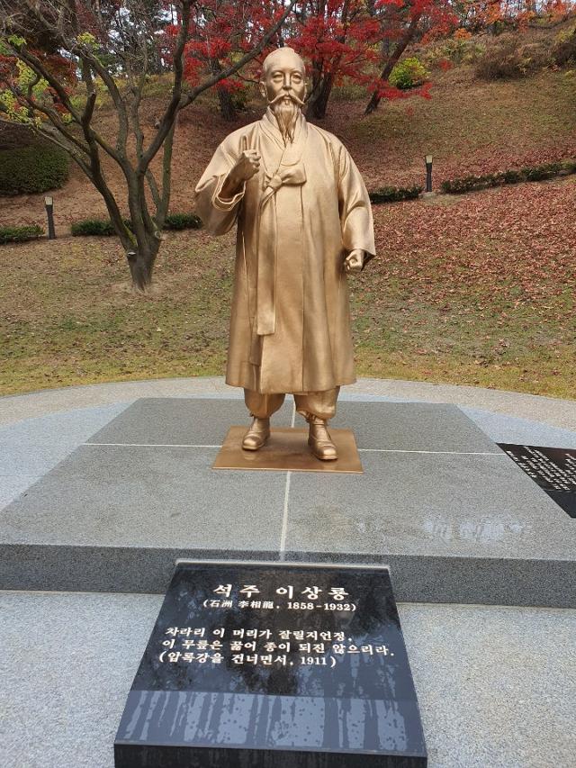 임시정부에서 초대 국무령을 지낸 석주 이상룡 동상. 한덕동 기자