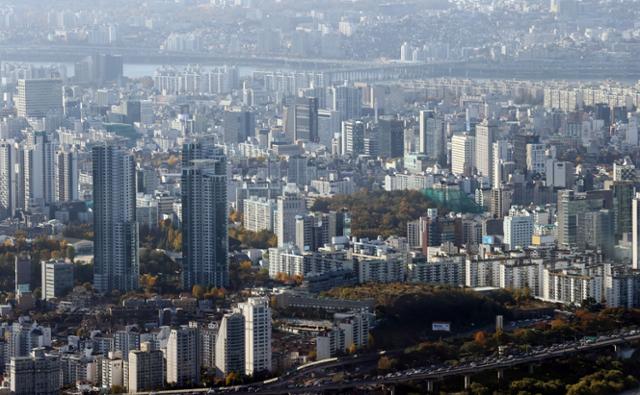 4일 오후 송파구 서울스카이에서 바라본 강남구 일대 아파트 모습. 연합뉴스