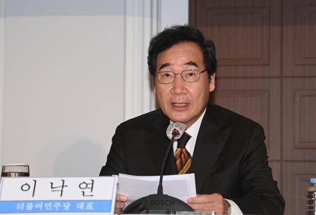 이낙연 더불어민주당 대표가 17일 오전 서울 프레스센터에서 열린 관훈토론회에 참석, 기조 연설을 하고 있다. 국회사진기자단