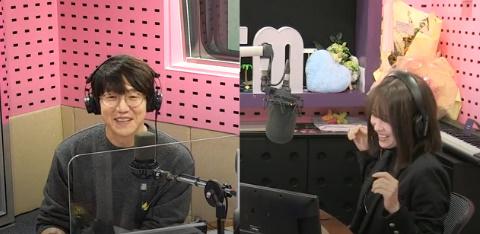 성시경(왼쪽)이 SBS 파워FM '박하선의 씨네타운'에서 입담을 뽐냈다. 보이는 라디오 캡처