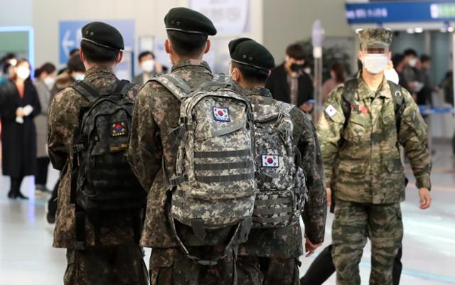 군 장병. 기사 내용과는 관련 없음, 뉴시스