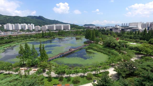 김해 연지공원. 김해시 제공