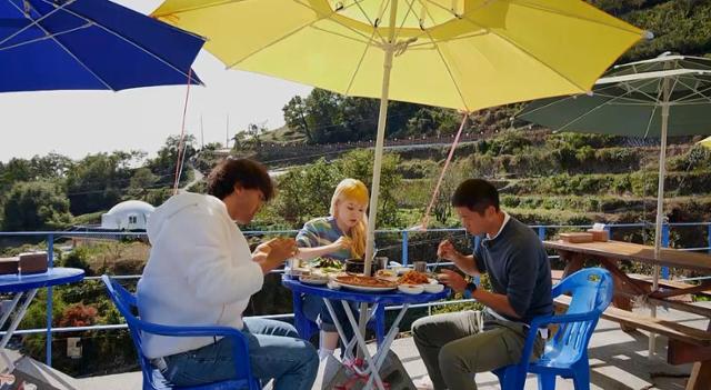 ‘축구야구말구’ 팀이 한층 돈독해진 팀워크를 발휘하며 남해로 향한다. KBS 제공