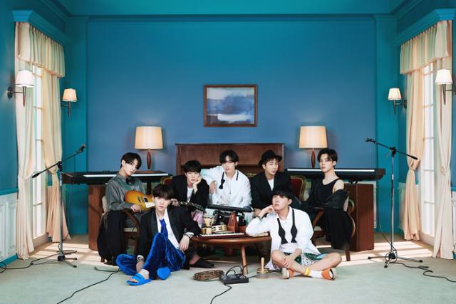 그룹 방탄소년단이 새 앨범 'BE (Deluxe Edition)'의 타이틀곡 'Life Goes On'으로 미국 빌보드 메인 싱글 차트 '핫 100'에서 1위를 차지했다. 빅히트엔터테인먼트 제공