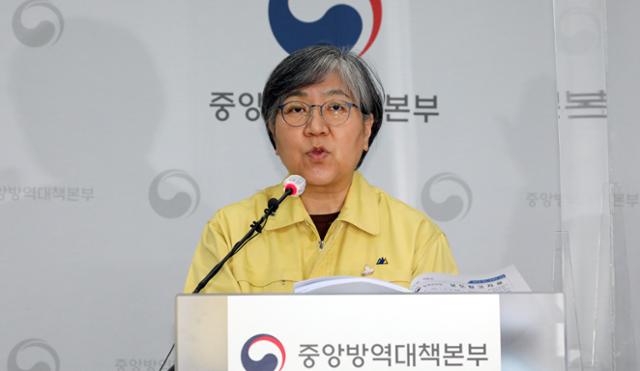 정은경 질병관리청장이 23일 충북 청주시 질병관리청 브리핑실에서 코로나19 국내발생현황을 발표하고 있다. 청주=뉴스1