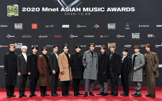 세븐틴이 6일 오후 개최된 '2020 MAMA(Mnet ASIAN MUSIC AWARDS, 엠넷 아시안 뮤직 어워즈)' 본식 전 진행된 포토월에 등장했다. 2020 MAMA 제공