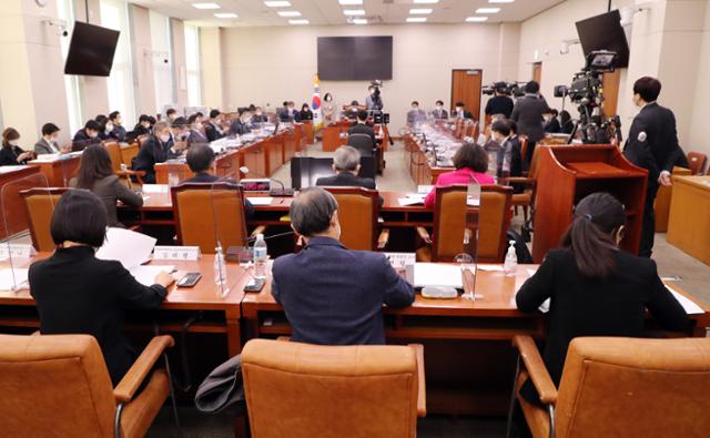 국회 법제사법위원회가 8일 '낙태죄' 개정 관련 공청회가 국회에서 열리고 있다. 연합뉴스