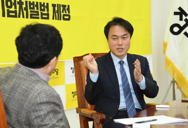 김종철 정의당 대표는 "통과된 공수처법은 기구의 중립성과 독립성 측면에서 문제가 많다"고 밝혔다. 오대근 기자