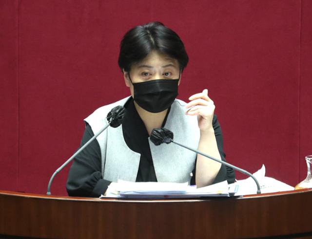 '닥쳐' 윤희숙, 필리버스터 최장 시간 경신...코로나19로 중단도