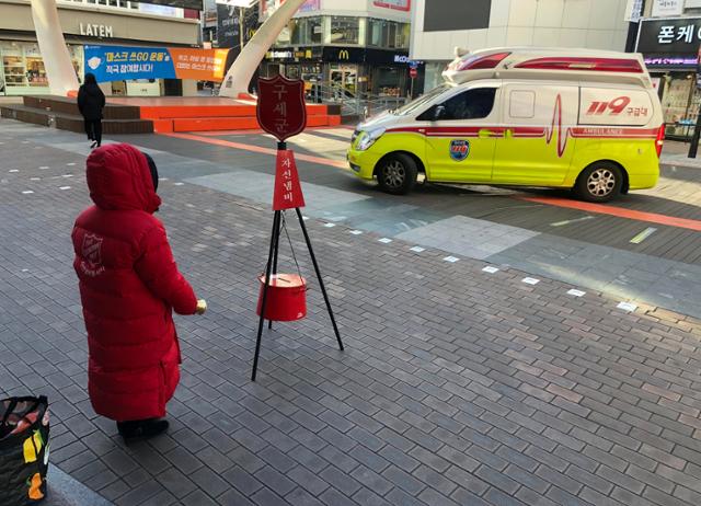 대구 동성로 중앙광장이 신종 코로나바이러스 감염증(코로나19) 재확산으로 한산한 모습을 보이고 있다. 연합뉴스