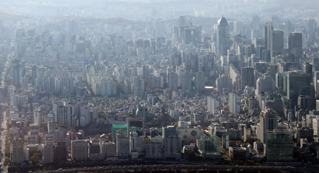 송파구 서울스카이에서 바라본 강남구 일대 아파트 모습. 연합뉴스