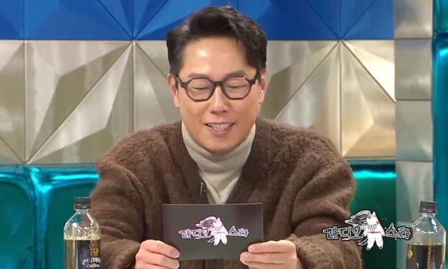 윤종신이 15개월 만에 ‘라디오스타’에 출연해 MC 복귀 여부에 대한 속내를 털어놓는다. MBC 제공