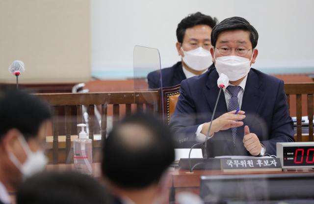 전해철 행정안전부 장관 후보자가 22일 국회에서 열린 인사청문회에서 질의에 답하고 있다. 오대근 기자