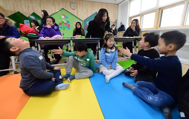 2018년 서울의 한 초등학교에서 열린 신입생 예비소집 모습. 한국일보