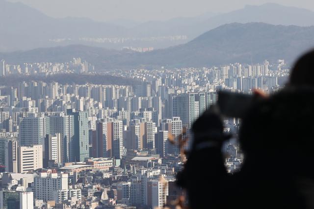 31일 서울 남산에서 본 아파트. 연합뉴스