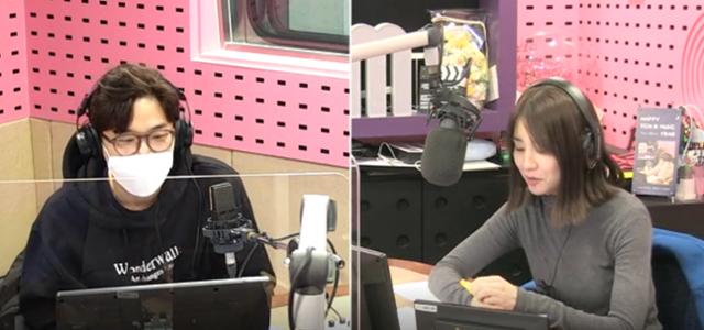 이적(왼쪽)이 SBS 파워FM '박하선의 씨네타운'에서 게스트로 활약했다. 보이는 라디오 캡처