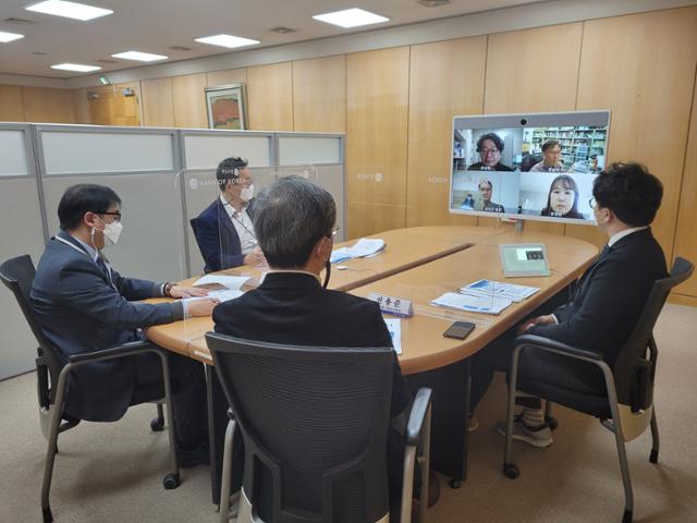 한국은행 대구경북본부에서 7일 비대면 영상으로 연 '대구경북지역 로봇산업 현황 및 신성장산업으로서의 발전 과제'를 주제로 한 지역경제 포럼. 한은 제공