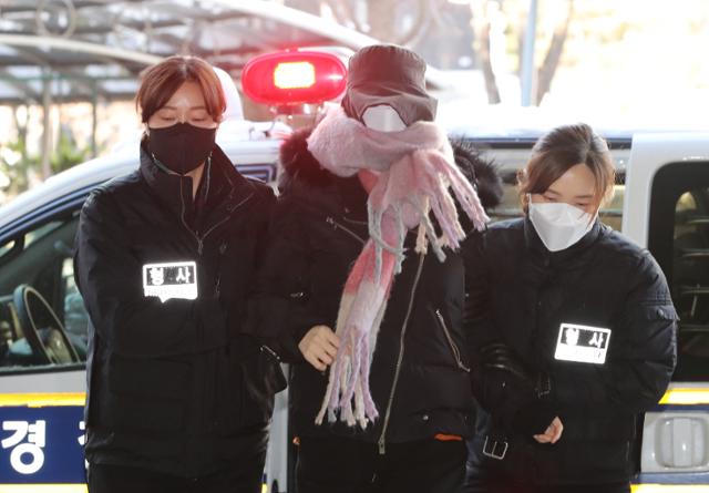 남양유업 창업주 외손녀 황하나씨가 7일 오전 서울 마포구 서울서부지법에서 영장실질심사를 받기 위해 출석하고 있다.연합뉴스