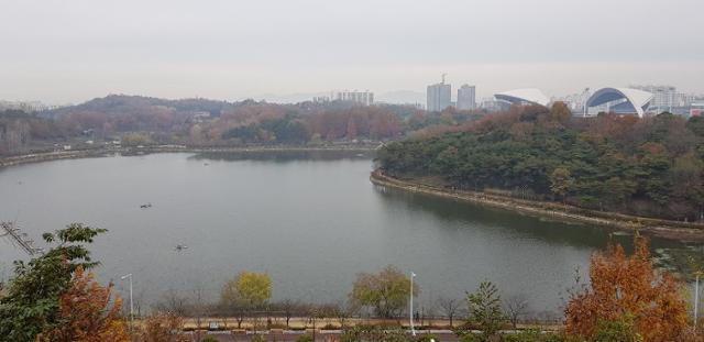 [저작권 한국일보] 광주시 민간공원 특례사업 2단계 대상지인 서구 중앙공원 전경.