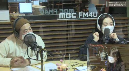 강재준(왼쪽) 이은형(오른쪽)이 MBC FM4U '오후의 발견 이지혜입니다'에서 입담을 뽐냈다. 보이는 라디오 캡처