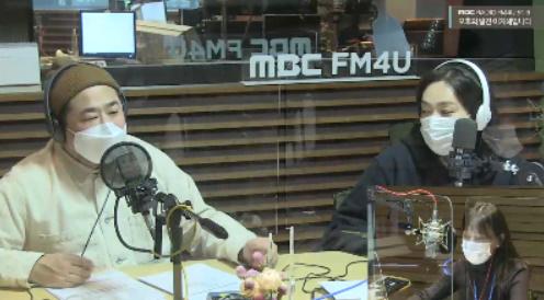 강재준(왼쪽) 이은형(오른쪽)이 MBC FM4U '오후의 발견 이지혜입니다'에서 게스트로 활약했다. 보이는 라디오 캡처