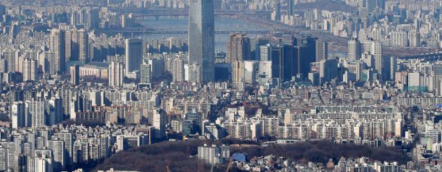 지난 21일 오후 경기도 광주시 남한산성에서 바라본 서울 시내 아파트 단지의 모습. 사진은 기사와 관계 없음. 뉴스1.