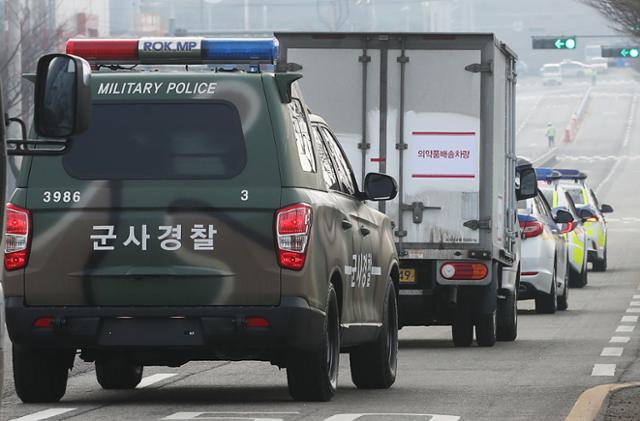 1일 경기도 평택시 한국초저온에서 신종 코로나바이러스 감염증(코로나19) 백신 안전유통 모의훈련이 진행되고 있다. 연합뉴스