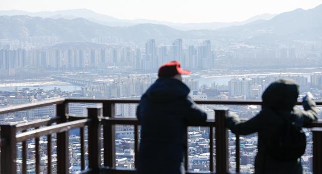 4일 서울 중구 남산에서 바라 본 도심 아파트 일대. 뉴스1