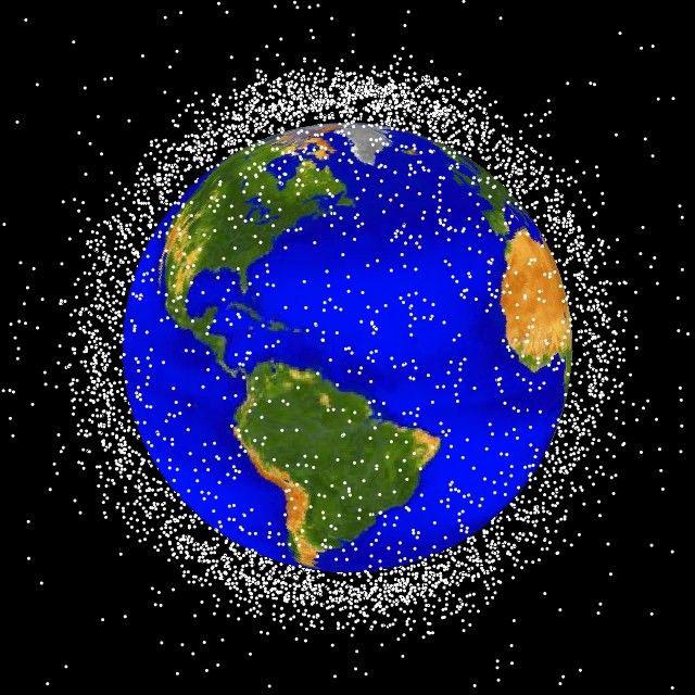 우주쓰레기로 뒤덮인 지구를 형상화한 미 항공우주국 그림. nasa.gov