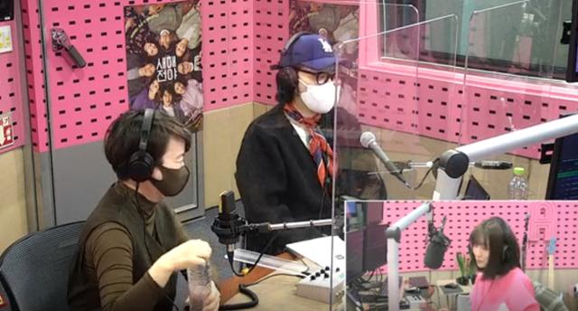 이동휘(오른쪽)가 SBS 파워FM '박하선의 씨네타운'에서 류준열에게 사과했다. 보이는 라디오 캡처