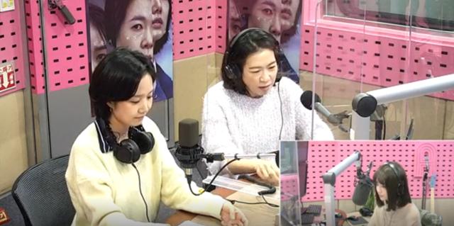 염혜란(오른쪽)이 SBS 파워FM '박하선의 씨네타운'에서 지난날을 떠올렸다. 보이는 라디오 캡처