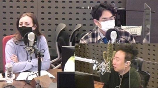 '라디오쇼' 박명수가 에바 박영진과 입담을 뽐내고 있다. KBS 보이는 라디오 캡처