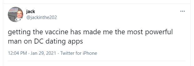 한 트위터 이용자가 자신의 트위터에 "백신을 맞고 데이트 앱에서 강한 남자가 됐다"고 밝혔다.