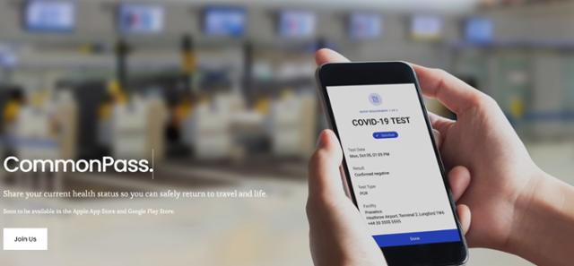 스위스 비영리단체 코먼스 프로젝트와 세계경제포럼(WEF)이 개발 중인 '코먼패스' 앱은 개인정보는 노출하지 않고 보건 당국에 증빙 자료로 제시할 수 있는 의료증명서와 통행증 등을 QR코드 형태로 발급한다.코먼패스 홈페이지 캡처