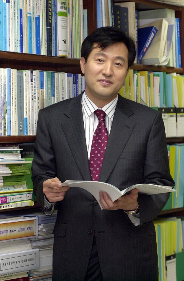 2004년 1월 7일 오세훈 당시 의원. 한국일보 자료사진