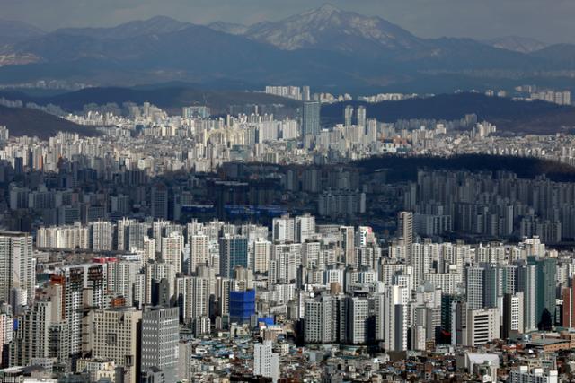 서울 중구 남산서울타워 전망대에서 바라본 서울 모습. 뉴시스