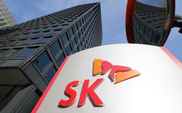 Prosecutors seize and search SK headquarters for embezzlement of 200 billion units of Chairman Shin Shin-won